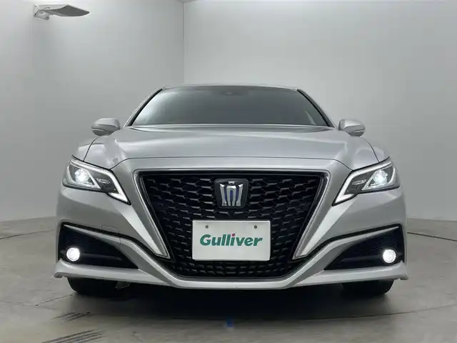 トヨタ クラウン ハイブリッド S 岡山県 2021(令3)年 1.7万km シルバーM 純正12.3インチナビ/・FM/AM/Bluetooth/フルセグ/CD/DVD/CarPlay/バックカメラ/ハーフレザーシート/・パワーシート/・シートヒーター/ステアリングヒーター/ビルトインETC/ドライブレコーダー/トヨタセーフティーセンス/・プリクラッシュセーフティ/・レーンディパーチャーアラート/・レーダークルーズコントロール/・オートマチックハイビーム/・コーナーセンサー/・BSM/オートブレーキホールド/LEDヘッドライト/純正フロアマット/純正17インチアルミ
