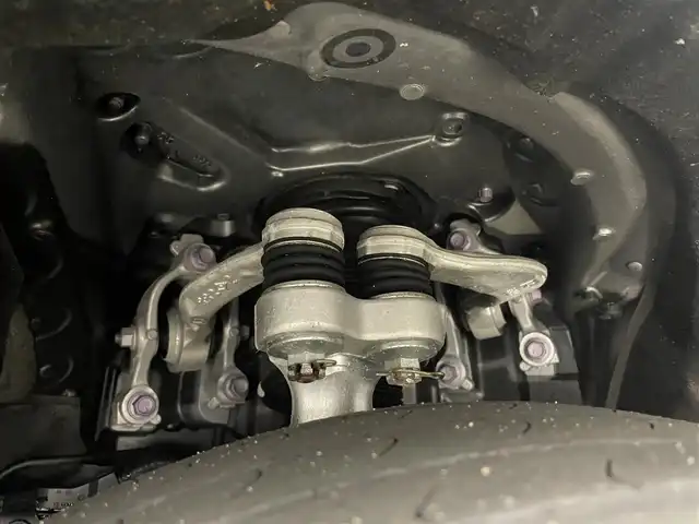 トヨタ クラウン ハイブリッド S 岡山県 2021(令3)年 1.7万km シルバーM 純正12.3インチナビ/・FM/AM/Bluetooth/フルセグ/CD/DVD/CarPlay/バックカメラ/ハーフレザーシート/・パワーシート/・シートヒーター/ステアリングヒーター/ビルトインETC/ドライブレコーダー/トヨタセーフティーセンス/・プリクラッシュセーフティ/・レーンディパーチャーアラート/・レーダークルーズコントロール/・オートマチックハイビーム/・コーナーセンサー/・BSM/オートブレーキホールド/LEDヘッドライト/純正フロアマット/純正17インチアルミ