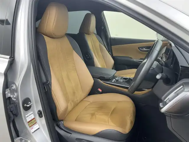 トヨタ クラウン ハイブリッド S 岡山県 2021(令3)年 1.7万km シルバーM 純正12.3インチナビ/・FM/AM/Bluetooth/フルセグ/CD/DVD/CarPlay/バックカメラ/ハーフレザーシート/・パワーシート/・シートヒーター/ステアリングヒーター/ビルトインETC/ドライブレコーダー/トヨタセーフティーセンス/・プリクラッシュセーフティ/・レーンディパーチャーアラート/・レーダークルーズコントロール/・オートマチックハイビーム/・コーナーセンサー/・BSM/オートブレーキホールド/LEDヘッドライト/純正フロアマット/純正17インチアルミ