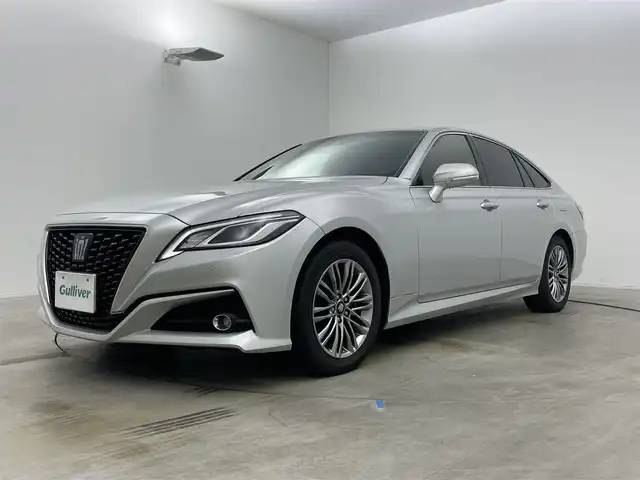 トヨタ クラウン ハイブリッド S 岡山県 2021(令3)年 1.7万km シルバーM 純正12.3インチナビ/・FM/AM/Bluetooth/フルセグ/CD/DVD/CarPlay/バックカメラ/ハーフレザーシート/・パワーシート/・シートヒーター/ステアリングヒーター/ビルトインETC/ドライブレコーダー/トヨタセーフティーセンス/・プリクラッシュセーフティ/・レーンディパーチャーアラート/・レーダークルーズコントロール/・オートマチックハイビーム/・コーナーセンサー/・BSM/オートブレーキホールド/LEDヘッドライト/純正フロアマット/純正17インチアルミ