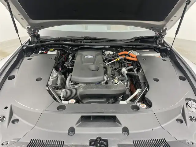 トヨタ クラウン ハイブリッド S 岡山県 2021(令3)年 1.7万km シルバーM 純正12.3インチナビ/・FM/AM/Bluetooth/フルセグ/CD/DVD/CarPlay/バックカメラ/ハーフレザーシート/・パワーシート/・シートヒーター/ステアリングヒーター/ビルトインETC/ドライブレコーダー/トヨタセーフティーセンス/・プリクラッシュセーフティ/・レーンディパーチャーアラート/・レーダークルーズコントロール/・オートマチックハイビーム/・コーナーセンサー/・BSM/オートブレーキホールド/LEDヘッドライト/純正フロアマット/純正17インチアルミ