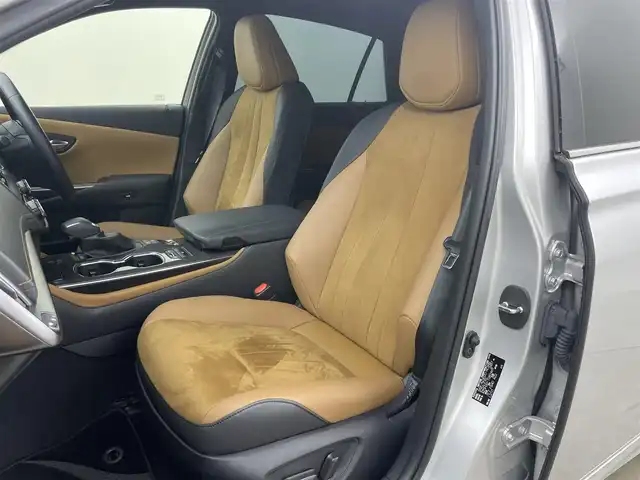 トヨタ クラウン ハイブリッド S 岡山県 2021(令3)年 1.7万km シルバーM 純正12.3インチナビ/・FM/AM/Bluetooth/フルセグ/CD/DVD/CarPlay/バックカメラ/ハーフレザーシート/・パワーシート/・シートヒーター/ステアリングヒーター/ビルトインETC/ドライブレコーダー/トヨタセーフティーセンス/・プリクラッシュセーフティ/・レーンディパーチャーアラート/・レーダークルーズコントロール/・オートマチックハイビーム/・コーナーセンサー/・BSM/オートブレーキホールド/LEDヘッドライト/純正フロアマット/純正17インチアルミ