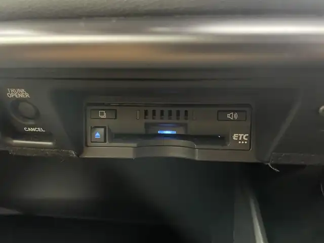 トヨタ クラウン ハイブリッド S 岡山県 2021(令3)年 1.7万km シルバーM 純正12.3インチナビ/・FM/AM/Bluetooth/フルセグ/CD/DVD/CarPlay/バックカメラ/ハーフレザーシート/・パワーシート/・シートヒーター/ステアリングヒーター/ビルトインETC/ドライブレコーダー/トヨタセーフティーセンス/・プリクラッシュセーフティ/・レーンディパーチャーアラート/・レーダークルーズコントロール/・オートマチックハイビーム/・コーナーセンサー/・BSM/オートブレーキホールド/LEDヘッドライト/純正フロアマット/純正17インチアルミ
