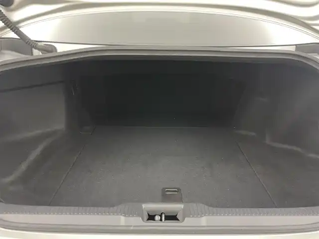 トヨタ クラウン ハイブリッド S 岡山県 2021(令3)年 1.7万km シルバーM 純正12.3インチナビ/・FM/AM/Bluetooth/フルセグ/CD/DVD/CarPlay/バックカメラ/ハーフレザーシート/・パワーシート/・シートヒーター/ステアリングヒーター/ビルトインETC/ドライブレコーダー/トヨタセーフティーセンス/・プリクラッシュセーフティ/・レーンディパーチャーアラート/・レーダークルーズコントロール/・オートマチックハイビーム/・コーナーセンサー/・BSM/オートブレーキホールド/LEDヘッドライト/純正フロアマット/純正17インチアルミ