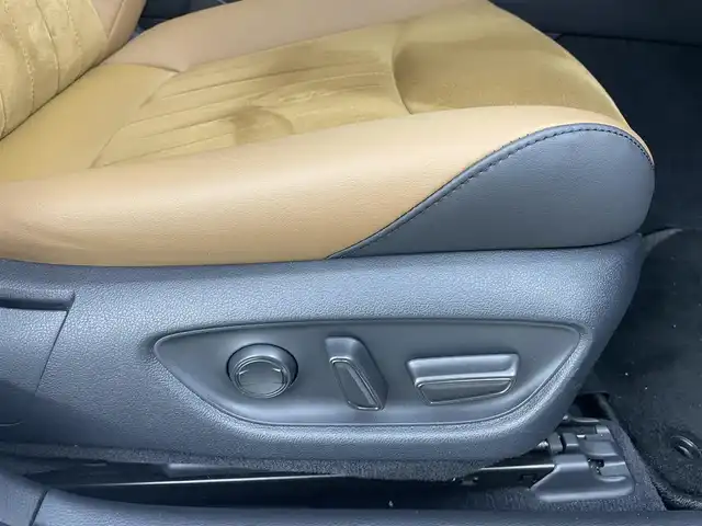 トヨタ クラウン ハイブリッド S 岡山県 2021(令3)年 1.7万km シルバーM 純正12.3インチナビ/・FM/AM/Bluetooth/フルセグ/CD/DVD/CarPlay/バックカメラ/ハーフレザーシート/・パワーシート/・シートヒーター/ステアリングヒーター/ビルトインETC/ドライブレコーダー/トヨタセーフティーセンス/・プリクラッシュセーフティ/・レーンディパーチャーアラート/・レーダークルーズコントロール/・オートマチックハイビーム/・コーナーセンサー/・BSM/オートブレーキホールド/LEDヘッドライト/純正フロアマット/純正17インチアルミ