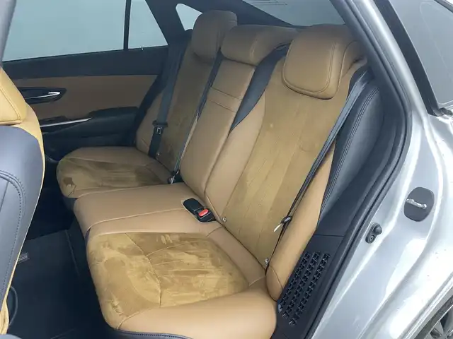 トヨタ クラウン ハイブリッド S 岡山県 2021(令3)年 1.7万km シルバーM 純正12.3インチナビ/・FM/AM/Bluetooth/フルセグ/CD/DVD/CarPlay/バックカメラ/ハーフレザーシート/・パワーシート/・シートヒーター/ステアリングヒーター/ビルトインETC/ドライブレコーダー/トヨタセーフティーセンス/・プリクラッシュセーフティ/・レーンディパーチャーアラート/・レーダークルーズコントロール/・オートマチックハイビーム/・コーナーセンサー/・BSM/オートブレーキホールド/LEDヘッドライト/純正フロアマット/純正17インチアルミ