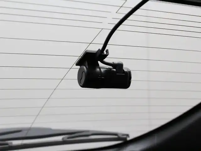 マツダ マツダ３ファストバック 20S レトロスポーツED 三重県 2025(令7)年 0.3万km ソウルレッドクリスタルM スマートブレーキサポート/マツダコネクトナビ(10.25インチセンターディスプレイ)/・AM/FM/・地デジTV/・Bluetooth/・HDMI/360度ビューモニター/BOSEサウンドシステム(12スピーカー)/純正前後ドライブレコーダー/ワイヤレス充電/レーダークルーズコントロール/クルージングトラフィックサポート/ブラインドスポットモニタリング/パーキングセンサー(フロント/リア)/ドライバーアテンションアラート/アクティブドライビングディスプレイ/テラコッタステッチ入テラコッタ合皮/ブラックレガーヌ(スエード調)コンビシート/運転席パワーシート/運転席メモリーシート/運転席/助手席シートヒーター/革巻きステアリングホイール/ステアリングヒーター/ステアリングリモコン/純正18インチ10本スポークブラックメタリック塗装アルミホイール/アドバンスキー×2/スタートボタン/新車時保証書/取扱説明書