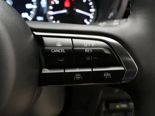 マツダ マツダ３ファストバック 20S レトロスポーツED 三重県 2025(令7)年 0.3万km ソウルレッドクリスタルM スマートブレーキサポート/マツダコネクトナビ(10.25インチセンターディスプレイ)/・AM/FM/・地デジTV/・Bluetooth/・HDMI/360度ビューモニター/BOSEサウンドシステム(12スピーカー)/純正前後ドライブレコーダー/ワイヤレス充電/レーダークルーズコントロール/クルージングトラフィックサポート/ブラインドスポットモニタリング/パーキングセンサー(フロント/リア)/ドライバーアテンションアラート/アクティブドライビングディスプレイ/テラコッタステッチ入テラコッタ合皮/ブラックレガーヌ(スエード調)コンビシート/運転席パワーシート/運転席メモリーシート/運転席/助手席シートヒーター/革巻きステアリングホイール/ステアリングヒーター/ステアリングリモコン/純正18インチ10本スポークブラックメタリック塗装アルミホイール/アドバンスキー×2/スタートボタン/新車時保証書/取扱説明書