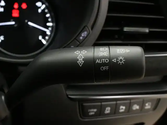 マツダ マツダ３ファストバック 20S レトロスポーツED 三重県 2025(令7)年 0.3万km ソウルレッドクリスタルM スマートブレーキサポート/マツダコネクトナビ(10.25インチセンターディスプレイ)/・AM/FM/・地デジTV/・Bluetooth/・HDMI/360度ビューモニター/BOSEサウンドシステム(12スピーカー)/純正前後ドライブレコーダー/ワイヤレス充電/レーダークルーズコントロール/クルージングトラフィックサポート/ブラインドスポットモニタリング/パーキングセンサー(フロント/リア)/ドライバーアテンションアラート/アクティブドライビングディスプレイ/テラコッタステッチ入テラコッタ合皮/ブラックレガーヌ(スエード調)コンビシート/運転席パワーシート/運転席メモリーシート/運転席/助手席シートヒーター/革巻きステアリングホイール/ステアリングヒーター/ステアリングリモコン/純正18インチ10本スポークブラックメタリック塗装アルミホイール/アドバンスキー×2/スタートボタン/新車時保証書/取扱説明書