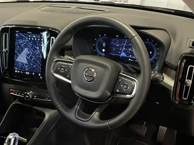 ボルボ ボルボ ＸＣ４０ アルティメット B4 AWD 道央・札幌 2023(令5)年 2.9万km オニキスブラックP メタリックペイント/電動パノラマガラスサンルーフ/harman/kardonサラウンド/本革シート/シートヒーター/ステアリングヒーター/Googleナビ/360°カメラ/パイロットアシスト/ワイヤレスチャージング/アクティブハイビーム/AppleCarPlay/ACC/BLIS/LKA/CTA/パワーテールゲート