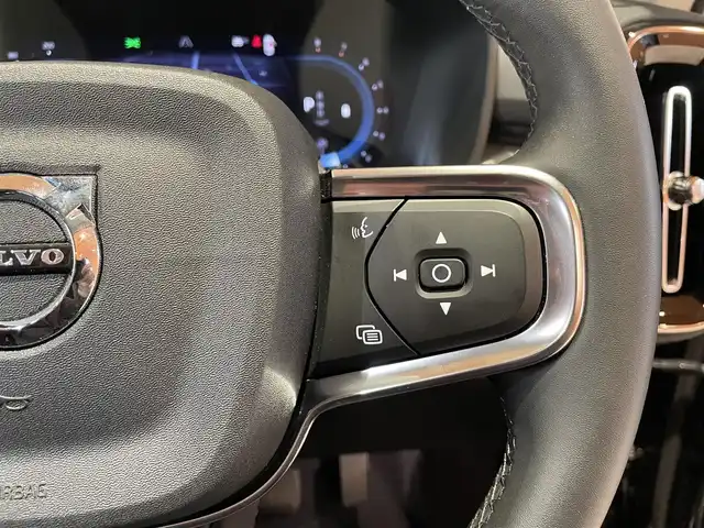 ボルボ ボルボ ＸＣ４０ アルティメット B4 AWD 道央・札幌 2023(令5)年 2.9万km オニキスブラックP メタリックペイント/電動パノラマガラスサンルーフ/harman/kardonサラウンド/本革シート/シートヒーター/ステアリングヒーター/Googleナビ/360°カメラ/パイロットアシスト/ワイヤレスチャージング/アクティブハイビーム/AppleCarPlay/ACC/BLIS/LKA/CTA/パワーテールゲート