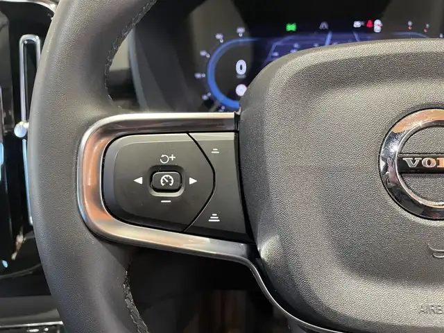 ボルボ ボルボ ＸＣ４０ アルティメット B4 AWD 道央・札幌 2023(令5)年 2.9万km オニキスブラックP メタリックペイント/電動パノラマガラスサンルーフ/harman/kardonサラウンド/本革シート/シートヒーター/ステアリングヒーター/Googleナビ/360°カメラ/パイロットアシスト/ワイヤレスチャージング/アクティブハイビーム/AppleCarPlay/ACC/BLIS/LKA/CTA/パワーテールゲート