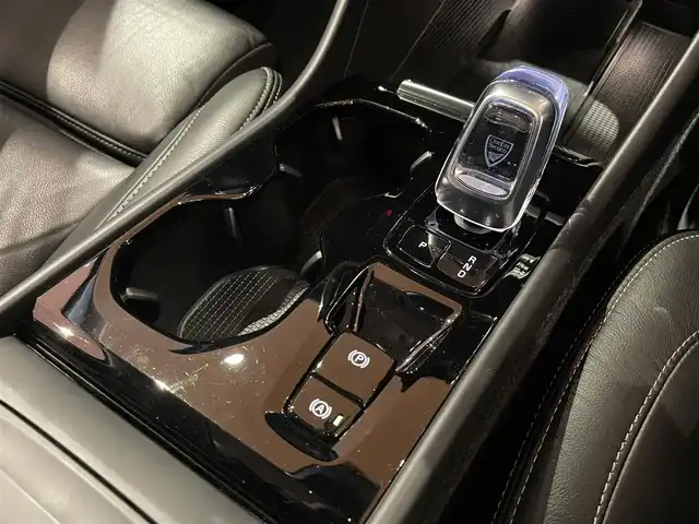 ボルボ ボルボ ＸＣ４０ アルティメット B4 AWD 道央・札幌 2023(令5)年 2.9万km オニキスブラックP メタリックペイント/電動パノラマガラスサンルーフ/harman/kardonサラウンド/本革シート/シートヒーター/ステアリングヒーター/Googleナビ/360°カメラ/パイロットアシスト/ワイヤレスチャージング/アクティブハイビーム/AppleCarPlay/ACC/BLIS/LKA/CTA/パワーテールゲート