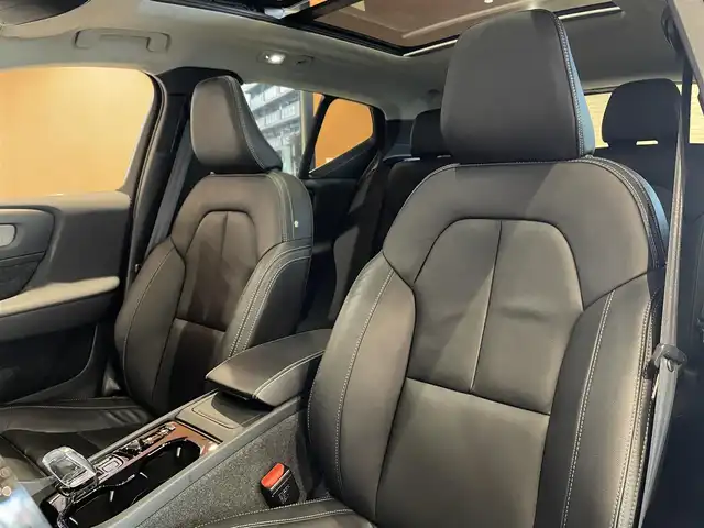 ボルボ ボルボ ＸＣ４０ アルティメット B4 AWD 道央・札幌 2023(令5)年 2.9万km オニキスブラックP メタリックペイント/電動パノラマガラスサンルーフ/harman/kardonサラウンド/本革シート/シートヒーター/ステアリングヒーター/Googleナビ/360°カメラ/パイロットアシスト/ワイヤレスチャージング/アクティブハイビーム/AppleCarPlay/ACC/BLIS/LKA/CTA/パワーテールゲート