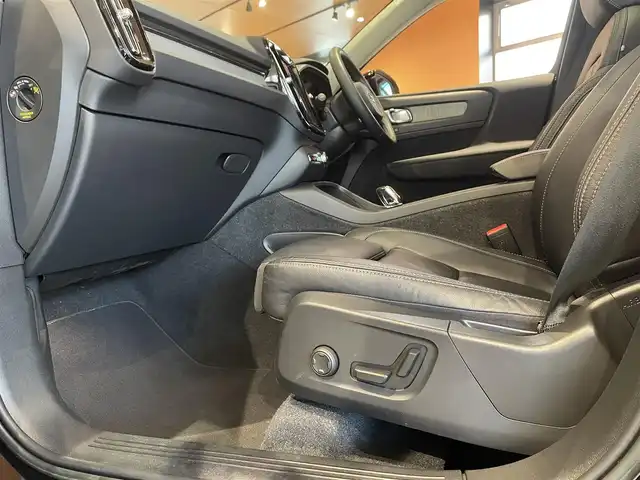 ボルボ ボルボ ＸＣ４０ アルティメット B4 AWD 道央・札幌 2023(令5)年 2.9万km オニキスブラックP メタリックペイント/電動パノラマガラスサンルーフ/harman/kardonサラウンド/本革シート/シートヒーター/ステアリングヒーター/Googleナビ/360°カメラ/パイロットアシスト/ワイヤレスチャージング/アクティブハイビーム/AppleCarPlay/ACC/BLIS/LKA/CTA/パワーテールゲート