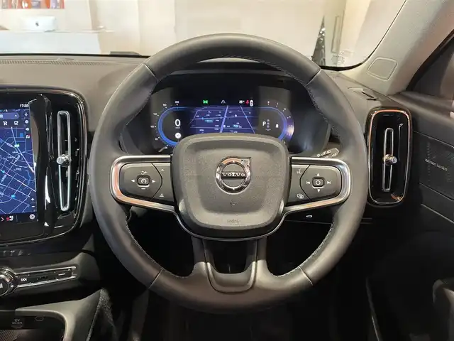 ボルボ ボルボ ＸＣ４０ アルティメット B4 AWD 道央・札幌 2023(令5)年 2.9万km オニキスブラックP メタリックペイント/電動パノラマガラスサンルーフ/harman/kardonサラウンド/本革シート/シートヒーター/ステアリングヒーター/Googleナビ/360°カメラ/パイロットアシスト/ワイヤレスチャージング/アクティブハイビーム/AppleCarPlay/ACC/BLIS/LKA/CTA/パワーテールゲート