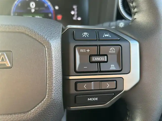 トヨタ ランドクルーザー ２５０ VX 福岡県 2024(令6)年 1.1万km プラチナホワイトパールマイカ ワンオーナー　/サンルーフ　/純正ディスプレイオーディオ/Ｍｉｒａｃａｓｔ　/ＨＤＭＩ　/フルセグTV/Bluetooth/全方位カメラ　/黒革シート/エアシート　/シートヒーター/ハンドルヒーター/パワーバックドア　/LEDヘッドライト/オートハイビーム/純正18インチアルミホイール/全方位ドライブレコーダー/ETC/取扱説明書/保証書/スペアキー×1