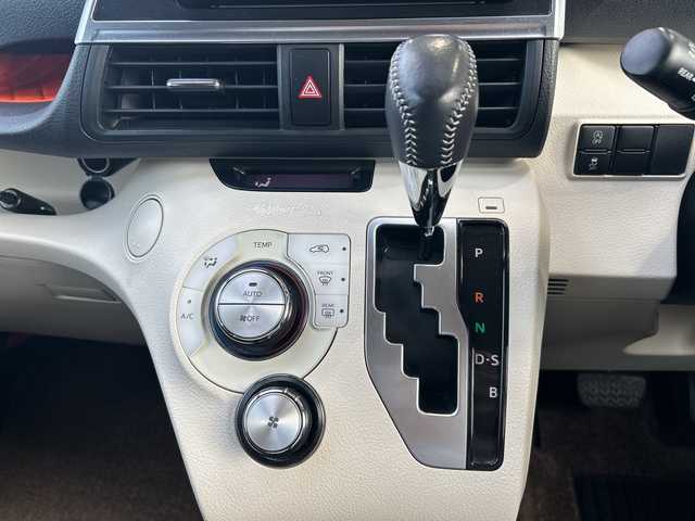 トヨタ シエンタ G 静岡県 2017(平29)年 4.5万km ブラックマイカ ナビ機能/FM/AM/SD/ipod/フルセグTV/USB/Bluetooth/CD/主要装備/・スマートキー　/・バックカメラ　/・両側パワースライドドア　/・ＥＴＣ　/・レーンキープアシスト　/・シートヒーター　/・スペアキー　/・プッシュスタート　/・オートハイビーム　/・ウォークスルー　/・横滑り防止装置　/・衝突軽減システム/・ドライブレコーダー/・3列シート