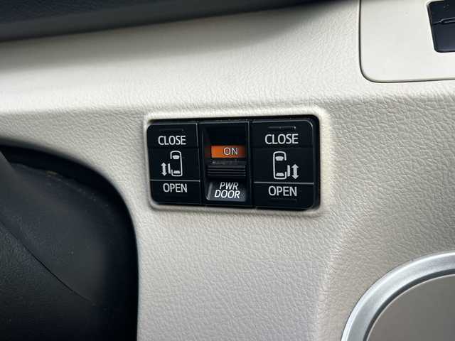 トヨタ シエンタ G 静岡県 2017(平29)年 4.5万km ブラックマイカ ナビ機能/FM/AM/SD/ipod/フルセグTV/USB/Bluetooth/CD/主要装備/・スマートキー　/・バックカメラ　/・両側パワースライドドア　/・ＥＴＣ　/・レーンキープアシスト　/・シートヒーター　/・スペアキー　/・プッシュスタート　/・オートハイビーム　/・ウォークスルー　/・横滑り防止装置　/・衝突軽減システム/・ドライブレコーダー/・3列シート