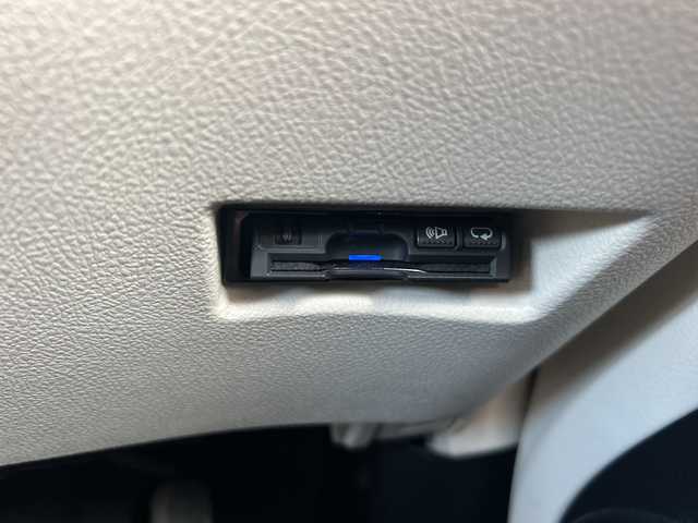 トヨタ シエンタ G 静岡県 2017(平29)年 4.5万km ブラックマイカ ナビ機能/FM/AM/SD/ipod/フルセグTV/USB/Bluetooth/CD/主要装備/・スマートキー　/・バックカメラ　/・両側パワースライドドア　/・ＥＴＣ　/・レーンキープアシスト　/・シートヒーター　/・スペアキー　/・プッシュスタート　/・オートハイビーム　/・ウォークスルー　/・横滑り防止装置　/・衝突軽減システム/・ドライブレコーダー/・3列シート