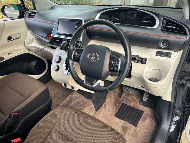 トヨタ シエンタ G 静岡県 2017(平29)年 4.5万km ブラックマイカ ナビ機能/FM/AM/SD/ipod/フルセグTV/USB/Bluetooth/CD/主要装備/・スマートキー　/・バックカメラ　/・両側パワースライドドア　/・ＥＴＣ　/・レーンキープアシスト　/・シートヒーター　/・スペアキー　/・プッシュスタート　/・オートハイビーム　/・ウォークスルー　/・横滑り防止装置　/・衝突軽減システム/・ドライブレコーダー/・3列シート