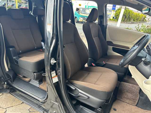 トヨタ シエンタ G 静岡県 2017(平29)年 4.5万km ブラックマイカ ナビ機能/FM/AM/SD/ipod/フルセグTV/USB/Bluetooth/CD/主要装備/・スマートキー　/・バックカメラ　/・両側パワースライドドア　/・ＥＴＣ　/・レーンキープアシスト　/・シートヒーター　/・スペアキー　/・プッシュスタート　/・オートハイビーム　/・ウォークスルー　/・横滑り防止装置　/・衝突軽減システム/・ドライブレコーダー/・3列シート