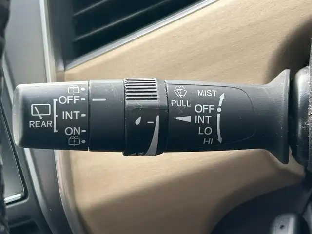 ホンダ フリード G ホンダセンシング 東京都 2017(平29)年 4.9万km ルナシルバーM 純正ナビ（VXM-185VFNi）/フルセグTV/CD/DVD/FM/AM/MusicRack/VTR/AUX/HDMI//追突軽減ブレーキ/追従機能付アダプティブクルーズコントロール/車線維持支援システム/誤発進抑制機能/純正ETC/バックカメラ/オートサイドステップ/アドバンスルームミラー/コーナリングライト/後席会話/両側パワースライドドア/本革巻きステアリング/ステアリングスイッチ/アイドリングストップ/ウィンカーミラー/プッシュスタート/スペアキー/スマートキー/純正フロアマット/LEDヘッドライト/取扱説明書/保証書