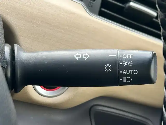 ホンダ フリード G ホンダセンシング 東京都 2017(平29)年 4.9万km ルナシルバーM 純正ナビ（VXM-185VFNi）/フルセグTV/CD/DVD/FM/AM/MusicRack/VTR/AUX/HDMI//追突軽減ブレーキ/追従機能付アダプティブクルーズコントロール/車線維持支援システム/誤発進抑制機能/純正ETC/バックカメラ/オートサイドステップ/アドバンスルームミラー/コーナリングライト/後席会話/両側パワースライドドア/本革巻きステアリング/ステアリングスイッチ/アイドリングストップ/ウィンカーミラー/プッシュスタート/スペアキー/スマートキー/純正フロアマット/LEDヘッドライト/取扱説明書/保証書