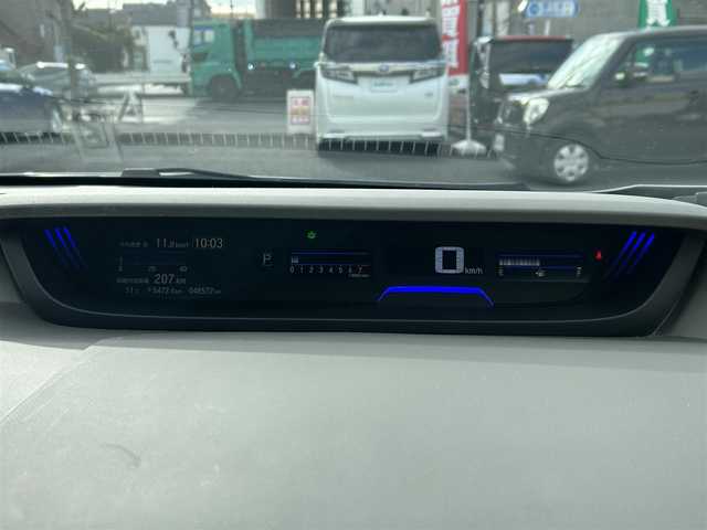 ホンダ フリード G ホンダセンシング 東京都 2017(平29)年 4.9万km ルナシルバーM 純正ナビ（VXM-185VFNi）/フルセグTV/CD/DVD/FM/AM/MusicRack/VTR/AUX/HDMI//追突軽減ブレーキ/追従機能付アダプティブクルーズコントロール/車線維持支援システム/誤発進抑制機能/純正ETC/バックカメラ/オートサイドステップ/アドバンスルームミラー/コーナリングライト/後席会話/両側パワースライドドア/本革巻きステアリング/ステアリングスイッチ/アイドリングストップ/ウィンカーミラー/プッシュスタート/スペアキー/スマートキー/純正フロアマット/LEDヘッドライト/取扱説明書/保証書