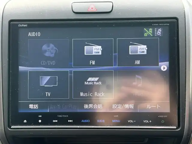 ホンダ フリード G ホンダセンシング 東京都 2017(平29)年 4.9万km ルナシルバーM 純正ナビ（VXM-185VFNi）/フルセグTV/CD/DVD/FM/AM/MusicRack/VTR/AUX/HDMI//追突軽減ブレーキ/追従機能付アダプティブクルーズコントロール/車線維持支援システム/誤発進抑制機能/純正ETC/バックカメラ/オートサイドステップ/アドバンスルームミラー/コーナリングライト/後席会話/両側パワースライドドア/本革巻きステアリング/ステアリングスイッチ/アイドリングストップ/ウィンカーミラー/プッシュスタート/スペアキー/スマートキー/純正フロアマット/LEDヘッドライト/取扱説明書/保証書