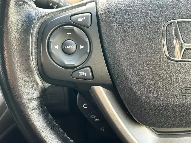 ホンダ フリード G ホンダセンシング 東京都 2017(平29)年 4.9万km ルナシルバーM 純正ナビ（VXM-185VFNi）/フルセグTV/CD/DVD/FM/AM/MusicRack/VTR/AUX/HDMI//追突軽減ブレーキ/追従機能付アダプティブクルーズコントロール/車線維持支援システム/誤発進抑制機能/純正ETC/バックカメラ/オートサイドステップ/アドバンスルームミラー/コーナリングライト/後席会話/両側パワースライドドア/本革巻きステアリング/ステアリングスイッチ/アイドリングストップ/ウィンカーミラー/プッシュスタート/スペアキー/スマートキー/純正フロアマット/LEDヘッドライト/取扱説明書/保証書