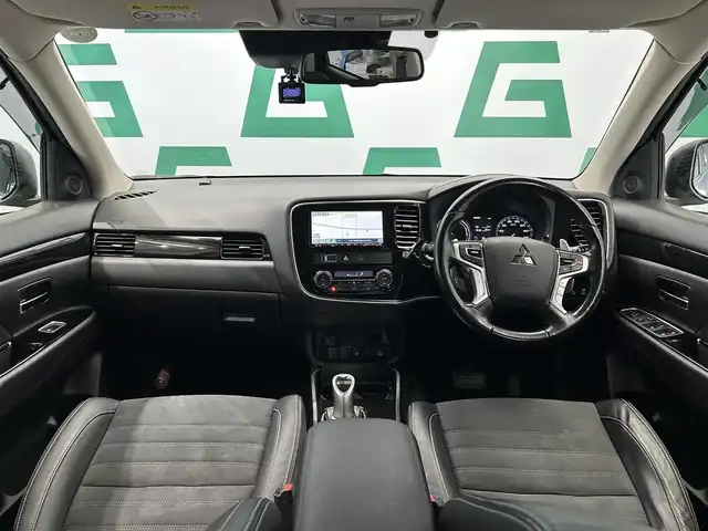 三菱 アウトランダー ＰＨＥＶ G Limited Edition 鹿児島県 2017(平29)年 4.9万km クールシルバーM/アメジストブラック 社外ナビ（GCX777W）/バックカメラ/ワンセグTV/前後ドライブレコーダー（WDT510）/ビルトインETC/パドルシフト/ステアリングヒーター/運転席パワーシート/前席ベンチレーター/前席シートヒーター/ハーフレザーシート/レーダークルーズコントロール/レーンキープアシスト/電動パーキングブレーキ/純正ドアバイザー/純正アルミホイール/社外フロアマット/LEDヘッドライト/フォグランプ/ステップガード