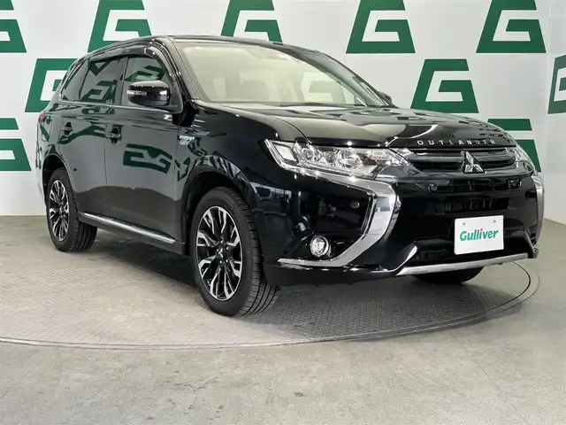 三菱 アウトランダー ＰＨＥＶ G Limited Edition 鹿児島県 2017(平29)年 4.9万km クールシルバーM/アメジストブラック 社外ナビ（GCX777W）/バックカメラ/ワンセグTV/前後ドライブレコーダー（WDT510）/ビルトインETC/パドルシフト/ステアリングヒーター/運転席パワーシート/前席ベンチレーター/前席シートヒーター/ハーフレザーシート/レーダークルーズコントロール/レーンキープアシスト/電動パーキングブレーキ/純正ドアバイザー/純正アルミホイール/社外フロアマット/LEDヘッドライト/フォグランプ/ステップガード