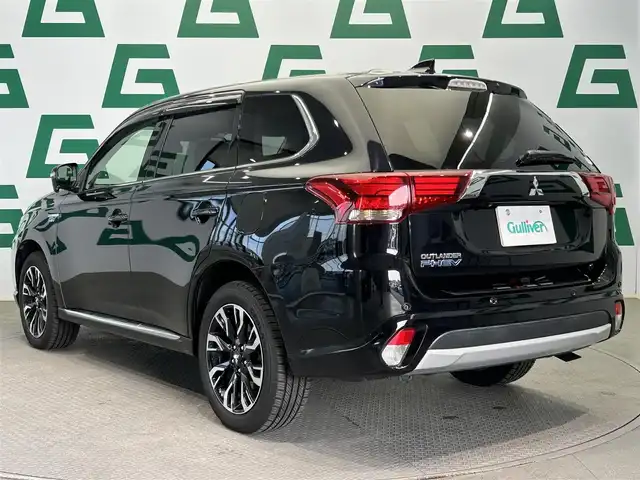 三菱 アウトランダー ＰＨＥＶ G Limited Edition 鹿児島県 2017(平29)年 4.9万km クールシルバーM/アメジストブラック 社外ナビ（GCX777W）/バックカメラ/ワンセグTV/前後ドライブレコーダー（WDT510）/ビルトインETC/パドルシフト/ステアリングヒーター/運転席パワーシート/前席ベンチレーター/前席シートヒーター/ハーフレザーシート/レーダークルーズコントロール/レーンキープアシスト/電動パーキングブレーキ/純正ドアバイザー/純正アルミホイール/社外フロアマット/LEDヘッドライト/フォグランプ/ステップガード