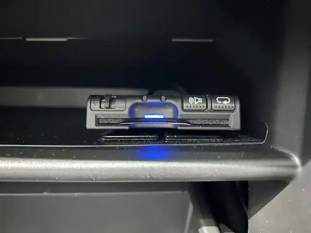 三菱 アウトランダー ＰＨＥＶ G Limited Edition 鹿児島県 2017(平29)年 4.9万km クールシルバーM/アメジストブラック 社外ナビ（GCX777W）/バックカメラ/ワンセグTV/前後ドライブレコーダー（WDT510）/ビルトインETC/パドルシフト/ステアリングヒーター/運転席パワーシート/前席ベンチレーター/前席シートヒーター/ハーフレザーシート/レーダークルーズコントロール/レーンキープアシスト/電動パーキングブレーキ/純正ドアバイザー/純正アルミホイール/社外フロアマット/LEDヘッドライト/フォグランプ/ステップガード