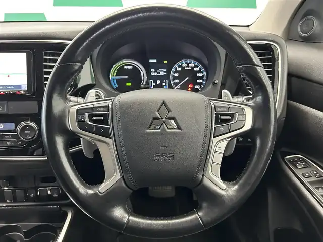 三菱 アウトランダー ＰＨＥＶ G Limited Edition 鹿児島県 2017(平29)年 4.9万km クールシルバーM/アメジストブラック 社外ナビ（GCX777W）/バックカメラ/ワンセグTV/前後ドライブレコーダー（WDT510）/ビルトインETC/パドルシフト/ステアリングヒーター/運転席パワーシート/前席ベンチレーター/前席シートヒーター/ハーフレザーシート/レーダークルーズコントロール/レーンキープアシスト/電動パーキングブレーキ/純正ドアバイザー/純正アルミホイール/社外フロアマット/LEDヘッドライト/フォグランプ/ステップガード