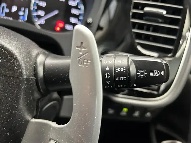 三菱 アウトランダー ＰＨＥＶ G Limited Edition 鹿児島県 2017(平29)年 4.9万km クールシルバーM/アメジストブラック 社外ナビ（GCX777W）/バックカメラ/ワンセグTV/前後ドライブレコーダー（WDT510）/ビルトインETC/パドルシフト/ステアリングヒーター/運転席パワーシート/前席ベンチレーター/前席シートヒーター/ハーフレザーシート/レーダークルーズコントロール/レーンキープアシスト/電動パーキングブレーキ/純正ドアバイザー/純正アルミホイール/社外フロアマット/LEDヘッドライト/フォグランプ/ステップガード