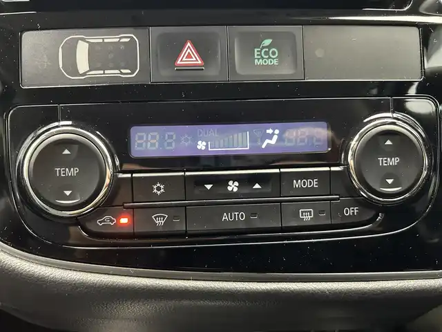 三菱 アウトランダー ＰＨＥＶ G Limited Edition 鹿児島県 2017(平29)年 4.9万km クールシルバーM/アメジストブラック 社外ナビ（GCX777W）/バックカメラ/ワンセグTV/前後ドライブレコーダー（WDT510）/ビルトインETC/パドルシフト/ステアリングヒーター/運転席パワーシート/前席ベンチレーター/前席シートヒーター/ハーフレザーシート/レーダークルーズコントロール/レーンキープアシスト/電動パーキングブレーキ/純正ドアバイザー/純正アルミホイール/社外フロアマット/LEDヘッドライト/フォグランプ/ステップガード