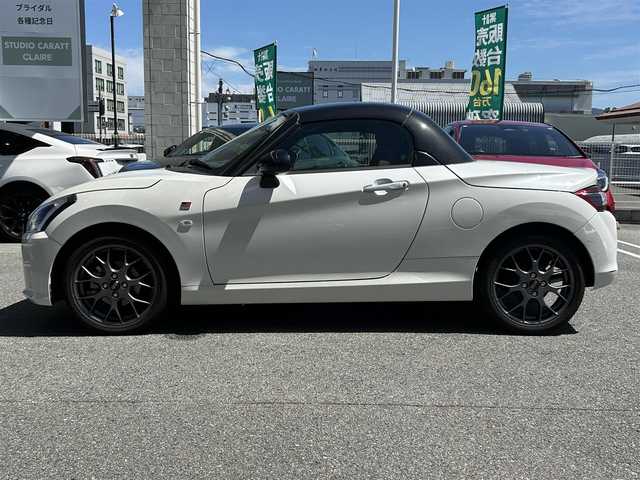 トヨタ コペン GRスポーツ 奈良県 2022(令4)年 0.5万km パールホワイトⅢ 純正ナビ/BT/TV/CD/SD/バックカメラ/ETC/BBS16インチAW/GR純正(MOMOステアリング/レカロシート/フロアマット)/パドルシフト/ドライブレコーダー/シートヒーター/LEDオートライト