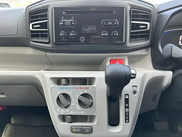 ダイハツ ミラ イース X SAⅢ 群馬県 2019(令1)年 1.1万km ホワイト 純正オーディオ/FM・AM・CD・AUX/LEDヘッドライト/電動格納ミラー/横滑り防止装置/衝突軽減ブレーキ/アイドリングストップ/オートハイビーム/前後コーナーセンサー/取扱説明書/リモコンキー