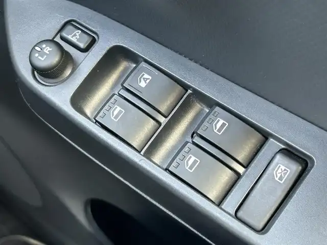ダイハツ ミラ イース X SAⅢ 群馬県 2019(令1)年 1.1万km ホワイト 純正オーディオ/FM・AM・CD・AUX/LEDヘッドライト/電動格納ミラー/横滑り防止装置/衝突軽減ブレーキ/アイドリングストップ/オートハイビーム/前後コーナーセンサー/取扱説明書/リモコンキー