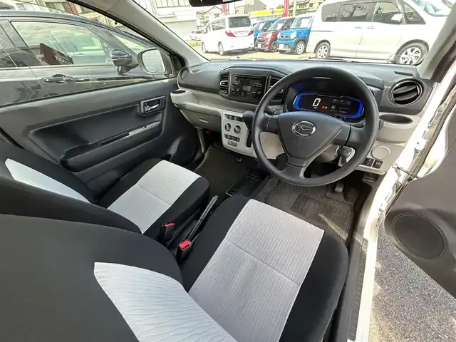 ダイハツ ミラ イース X SAⅢ 群馬県 2019(令1)年 1.1万km ホワイト 純正オーディオ/FM・AM・CD・AUX/LEDヘッドライト/電動格納ミラー/横滑り防止装置/衝突軽減ブレーキ/アイドリングストップ/オートハイビーム/前後コーナーセンサー/取扱説明書/リモコンキー