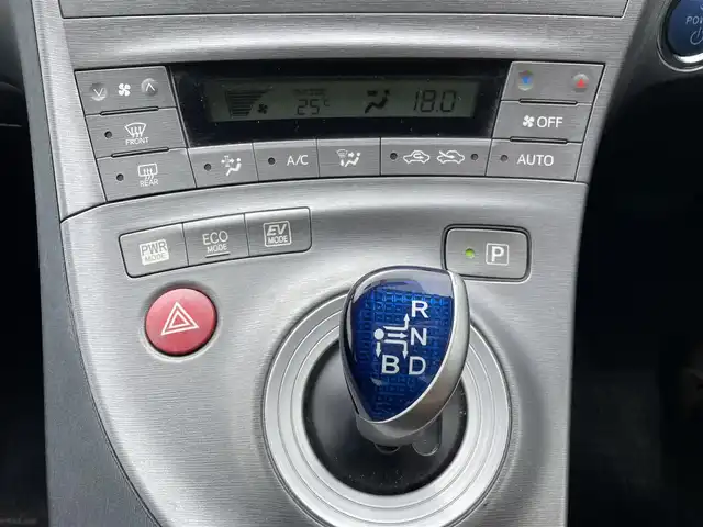 トヨタ プリウス S ツーリングセレクション 福岡県 2014(平26)年 7万km ボルドーマイカメタリック 前方ドラレコ/HIDライト/衝突軽減ブレーキ/クルコン/ETC/バックカメラ/純正ナビ　/フルセグTV/Bluetooth/純正アルミホイール/純正フロアマット