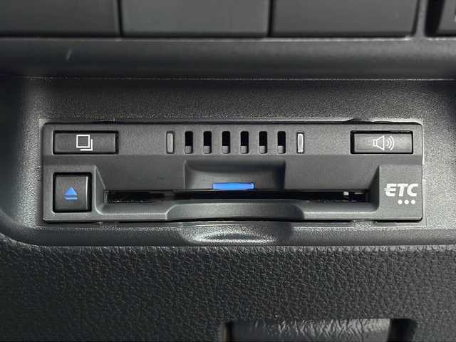 トヨタ アクア GRスポーツ 山口県 2023(令5)年 1.1万km プラチナホワイトパールマイカ 純正ディスプレイオーディオ/・Bluetooth接続/・ナビキッド/・Miracast/・applecarplay/アラウンドビューモニター/ビルトインETC/ドライブレコーダー/ワンオーナー/Toyota Safety Sense/・プリクラッシュセーフティ/・レーントレーシングアシスト/・ロードサインアシスト/・レーダークルーズコントロール/・先行車発進告知機能/・ブラインドスポットモニター/・クリアランスソナー/・リヤクロストラフィックアラート/・パーキングサポートブレーキ/・ドライブモードセレクトスイッチ/ハーフレザーシート/シートヒーター/ステアリングヒーター/純正フロアマット/スマートキー/プッシュスタート/スペアキー1本/純正17インチアルミホイール/純正LEDライト/ドアバイザー/ウィンカーミラー