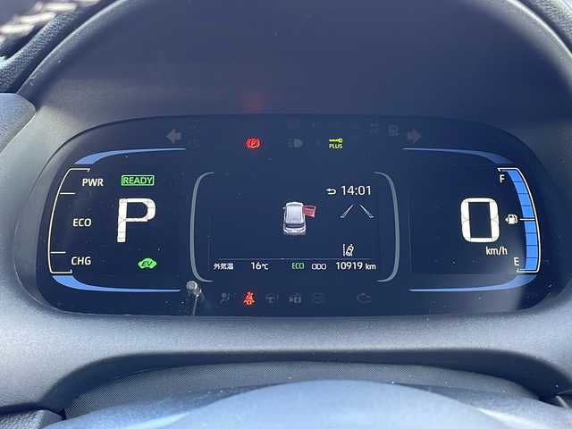 トヨタ アクア GRスポーツ 山口県 2023(令5)年 1.1万km プラチナホワイトパールマイカ 純正ディスプレイオーディオ/・Bluetooth接続/・ナビキッド/・Miracast/・applecarplay/アラウンドビューモニター/ビルトインETC/ドライブレコーダー/ワンオーナー/Toyota Safety Sense/・プリクラッシュセーフティ/・レーントレーシングアシスト/・ロードサインアシスト/・レーダークルーズコントロール/・先行車発進告知機能/・ブラインドスポットモニター/・クリアランスソナー/・リヤクロストラフィックアラート/・パーキングサポートブレーキ/・ドライブモードセレクトスイッチ/ハーフレザーシート/シートヒーター/ステアリングヒーター/純正フロアマット/スマートキー/プッシュスタート/スペアキー1本/純正17インチアルミホイール/純正LEDライト/ドアバイザー/ウィンカーミラー