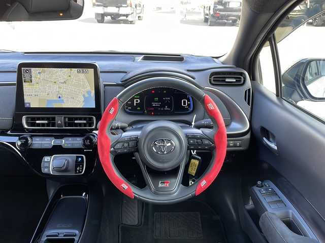 トヨタ アクア GRスポーツ 山口県 2023(令5)年 1.1万km プラチナホワイトパールマイカ 純正ディスプレイオーディオ/・Bluetooth接続/・ナビキッド/・Miracast/・applecarplay/アラウンドビューモニター/ビルトインETC/ドライブレコーダー/ワンオーナー/Toyota Safety Sense/・プリクラッシュセーフティ/・レーントレーシングアシスト/・ロードサインアシスト/・レーダークルーズコントロール/・先行車発進告知機能/・ブラインドスポットモニター/・クリアランスソナー/・リヤクロストラフィックアラート/・パーキングサポートブレーキ/・ドライブモードセレクトスイッチ/ハーフレザーシート/シートヒーター/ステアリングヒーター/純正フロアマット/スマートキー/プッシュスタート/スペアキー1本/純正17インチアルミホイール/純正LEDライト/ドアバイザー/ウィンカーミラー