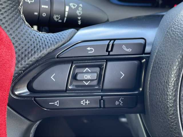 トヨタ アクア GRスポーツ 山口県 2023(令5)年 1.1万km プラチナホワイトパールマイカ 純正ディスプレイオーディオ/・Bluetooth接続/・ナビキッド/・Miracast/・applecarplay/アラウンドビューモニター/ビルトインETC/ドライブレコーダー/ワンオーナー/Toyota Safety Sense/・プリクラッシュセーフティ/・レーントレーシングアシスト/・ロードサインアシスト/・レーダークルーズコントロール/・先行車発進告知機能/・ブラインドスポットモニター/・クリアランスソナー/・リヤクロストラフィックアラート/・パーキングサポートブレーキ/・ドライブモードセレクトスイッチ/ハーフレザーシート/シートヒーター/ステアリングヒーター/純正フロアマット/スマートキー/プッシュスタート/スペアキー1本/純正17インチアルミホイール/純正LEDライト/ドアバイザー/ウィンカーミラー