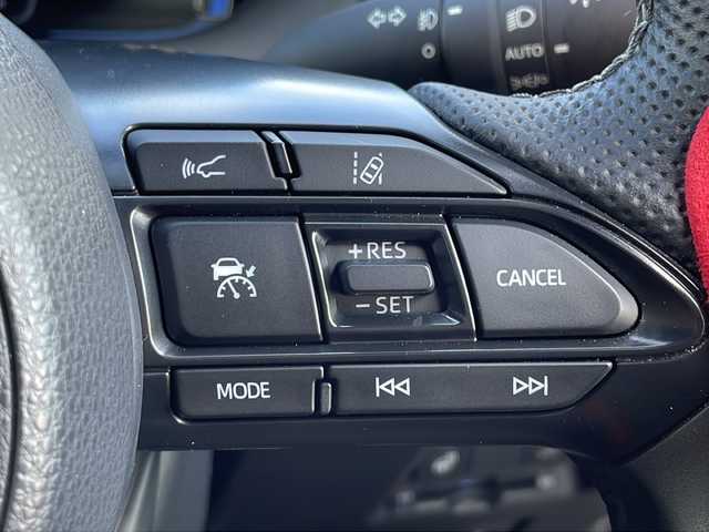 トヨタ アクア GRスポーツ 山口県 2023(令5)年 1.1万km プラチナホワイトパールマイカ 純正ディスプレイオーディオ/・Bluetooth接続/・ナビキッド/・Miracast/・applecarplay/アラウンドビューモニター/ビルトインETC/ドライブレコーダー/ワンオーナー/Toyota Safety Sense/・プリクラッシュセーフティ/・レーントレーシングアシスト/・ロードサインアシスト/・レーダークルーズコントロール/・先行車発進告知機能/・ブラインドスポットモニター/・クリアランスソナー/・リヤクロストラフィックアラート/・パーキングサポートブレーキ/・ドライブモードセレクトスイッチ/ハーフレザーシート/シートヒーター/ステアリングヒーター/純正フロアマット/スマートキー/プッシュスタート/スペアキー1本/純正17インチアルミホイール/純正LEDライト/ドアバイザー/ウィンカーミラー