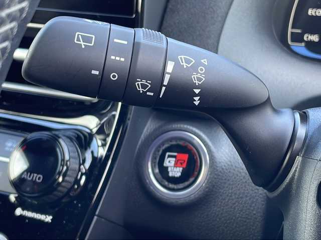 トヨタ アクア GRスポーツ 山口県 2023(令5)年 1.1万km プラチナホワイトパールマイカ 純正ディスプレイオーディオ/・Bluetooth接続/・ナビキッド/・Miracast/・applecarplay/アラウンドビューモニター/ビルトインETC/ドライブレコーダー/ワンオーナー/Toyota Safety Sense/・プリクラッシュセーフティ/・レーントレーシングアシスト/・ロードサインアシスト/・レーダークルーズコントロール/・先行車発進告知機能/・ブラインドスポットモニター/・クリアランスソナー/・リヤクロストラフィックアラート/・パーキングサポートブレーキ/・ドライブモードセレクトスイッチ/ハーフレザーシート/シートヒーター/ステアリングヒーター/純正フロアマット/スマートキー/プッシュスタート/スペアキー1本/純正17インチアルミホイール/純正LEDライト/ドアバイザー/ウィンカーミラー