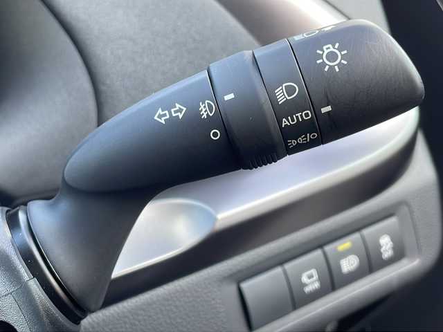 トヨタ アクア GRスポーツ 山口県 2023(令5)年 1.1万km プラチナホワイトパールマイカ 純正ディスプレイオーディオ/・Bluetooth接続/・ナビキッド/・Miracast/・applecarplay/アラウンドビューモニター/ビルトインETC/ドライブレコーダー/ワンオーナー/Toyota Safety Sense/・プリクラッシュセーフティ/・レーントレーシングアシスト/・ロードサインアシスト/・レーダークルーズコントロール/・先行車発進告知機能/・ブラインドスポットモニター/・クリアランスソナー/・リヤクロストラフィックアラート/・パーキングサポートブレーキ/・ドライブモードセレクトスイッチ/ハーフレザーシート/シートヒーター/ステアリングヒーター/純正フロアマット/スマートキー/プッシュスタート/スペアキー1本/純正17インチアルミホイール/純正LEDライト/ドアバイザー/ウィンカーミラー